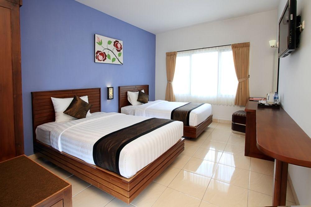 Maesa Hotel Ponorogo Exterior photo