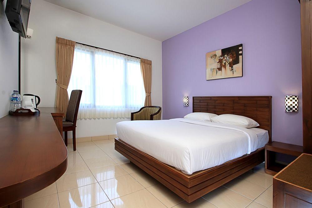 Maesa Hotel Ponorogo Exterior photo